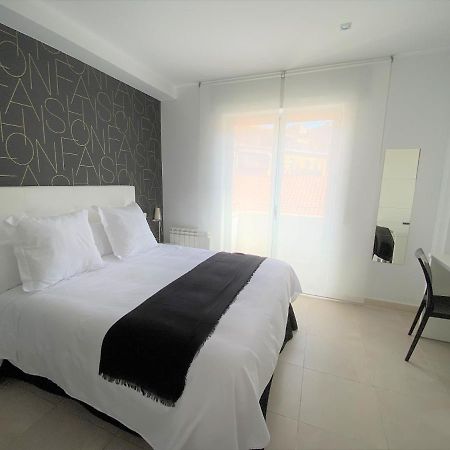 Hostal Somnis Suria ภายนอก รูปภาพ